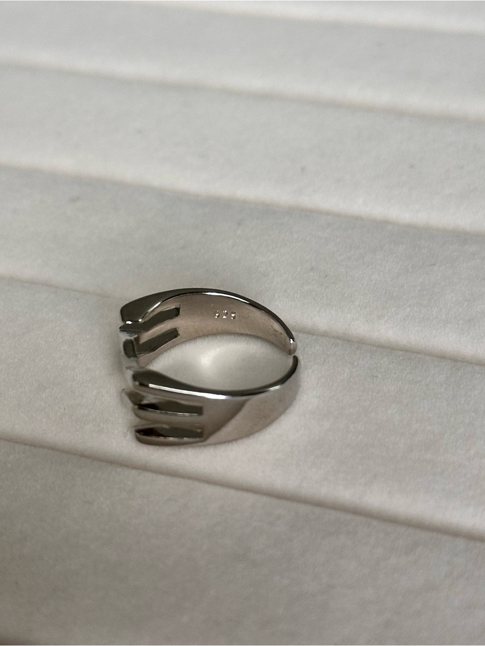 925 Sterling Silver Open Chevron Band Ring - Picture 5 of 6
